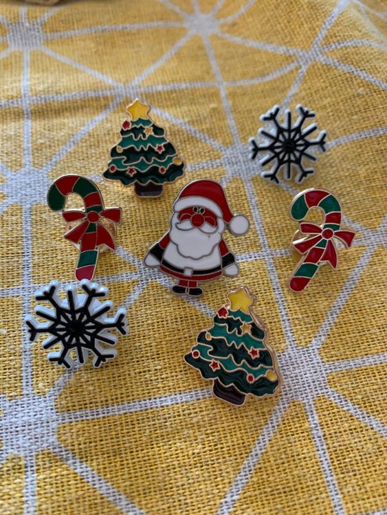 Set 7x Pin Weihnachten Motive | Kaufen auf Ricardo