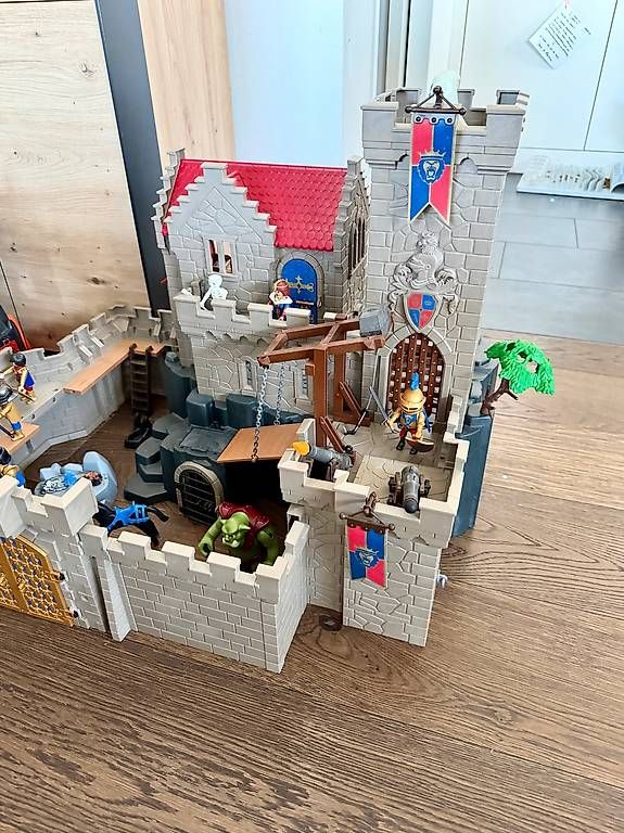 Spielzeuge: Ritterburg Playmobil – Gebraucht aus Sursee von Sportsreh 3