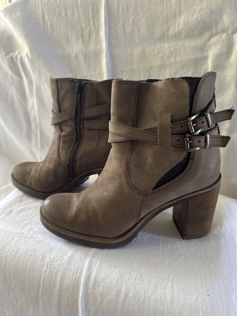 Damenschuhe: Leder Stiefeletten nr 38 – Gebraucht aus Stabio von MAARINAA 1