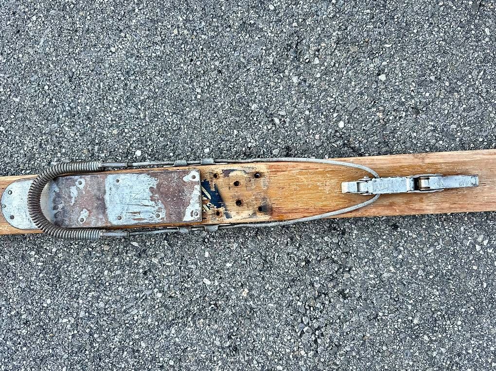 Skis: Antike Skies – Gebraucht aus Wengi b. Büren von switte 2