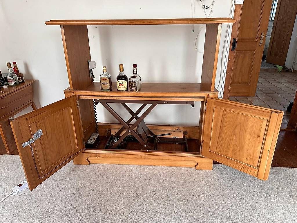 Meubles TV: Fernsehmöbel/Minibar Ausfahrbar – D'occasion à Kefikon ZH par wil_fj5l 1