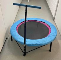 Fitnesstrampolin mit Haltegriff blau schwarz 