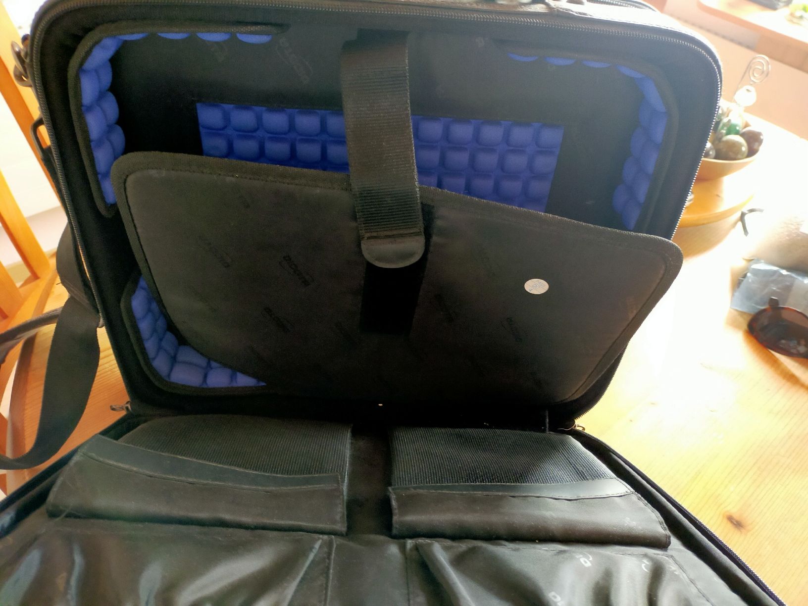 Borse: DICOTA Computer Tasche Leder – Usato da Oberhofen TG venduto da tryxta 3