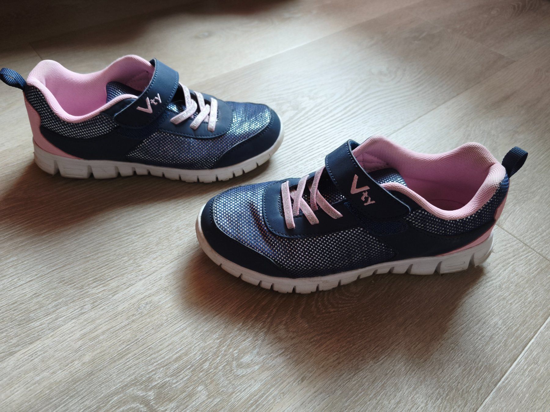 Scarpe per ragazze: Vty Sneaker Gr. 36 – Usato da Reconvilier venduto da Mickeli7