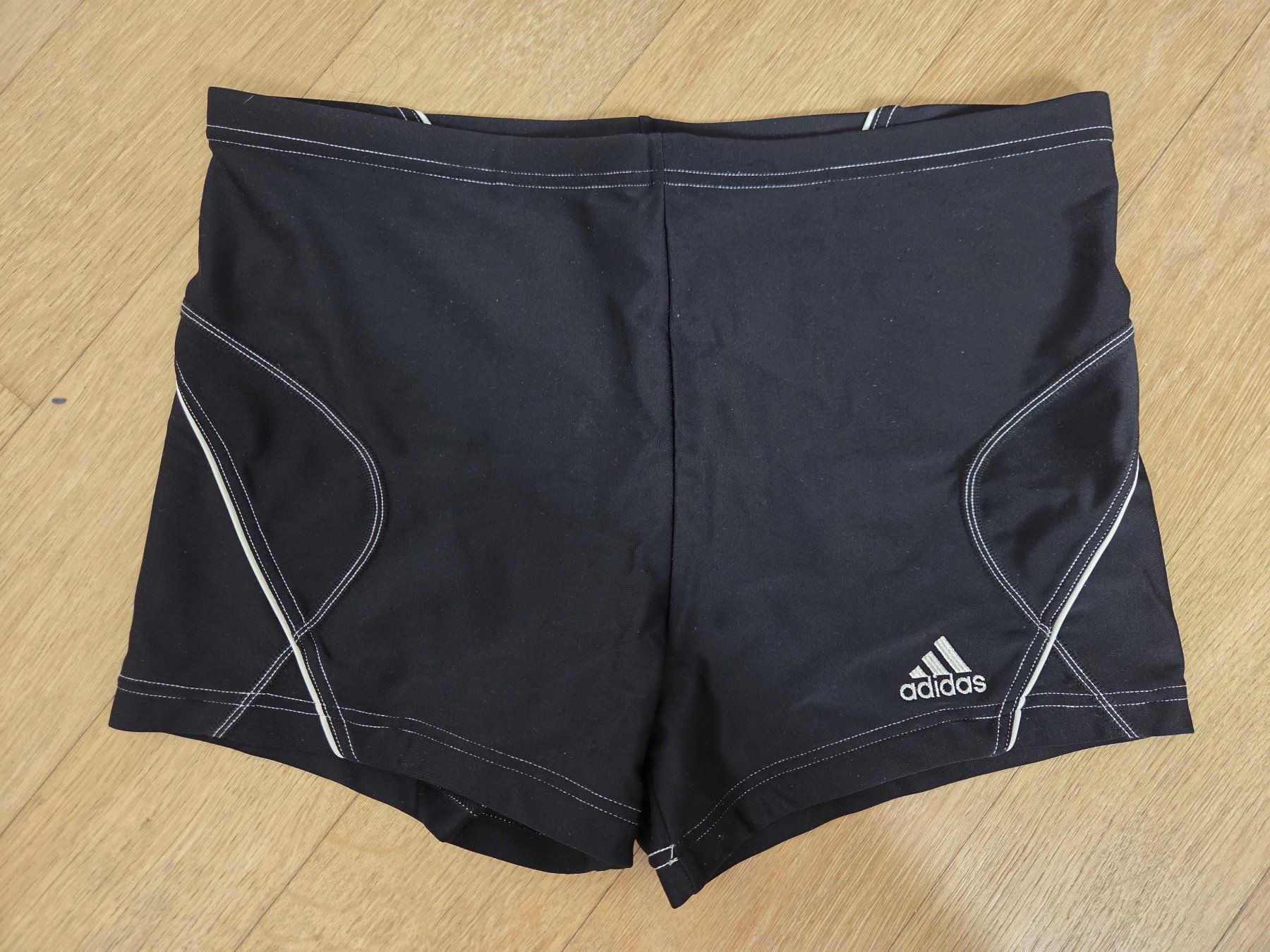 Adidas Costumi da bagno: Short de bain Adidas noir - Taille 6/34 – Usato da Carouge GE venduto da Franllo