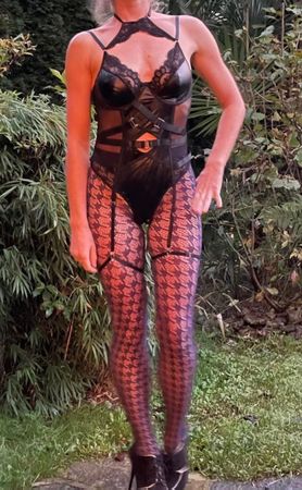 Sexy body con strisce e collana-similpelle e pizzo- M/L-nuov