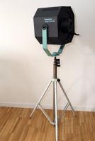 LETZTE Broncolor Pulso Flooter Fresnel Spot 32.430 & Stativ