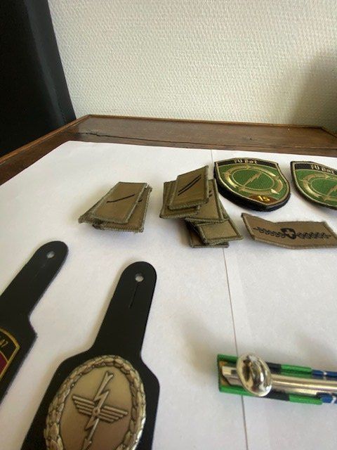 Schweizer Armee Plaketten & Abzeichen: LOT ABZEICHEN UND RIBBON  CH ARMEE – Gebraucht aus Chur von silbermon 4