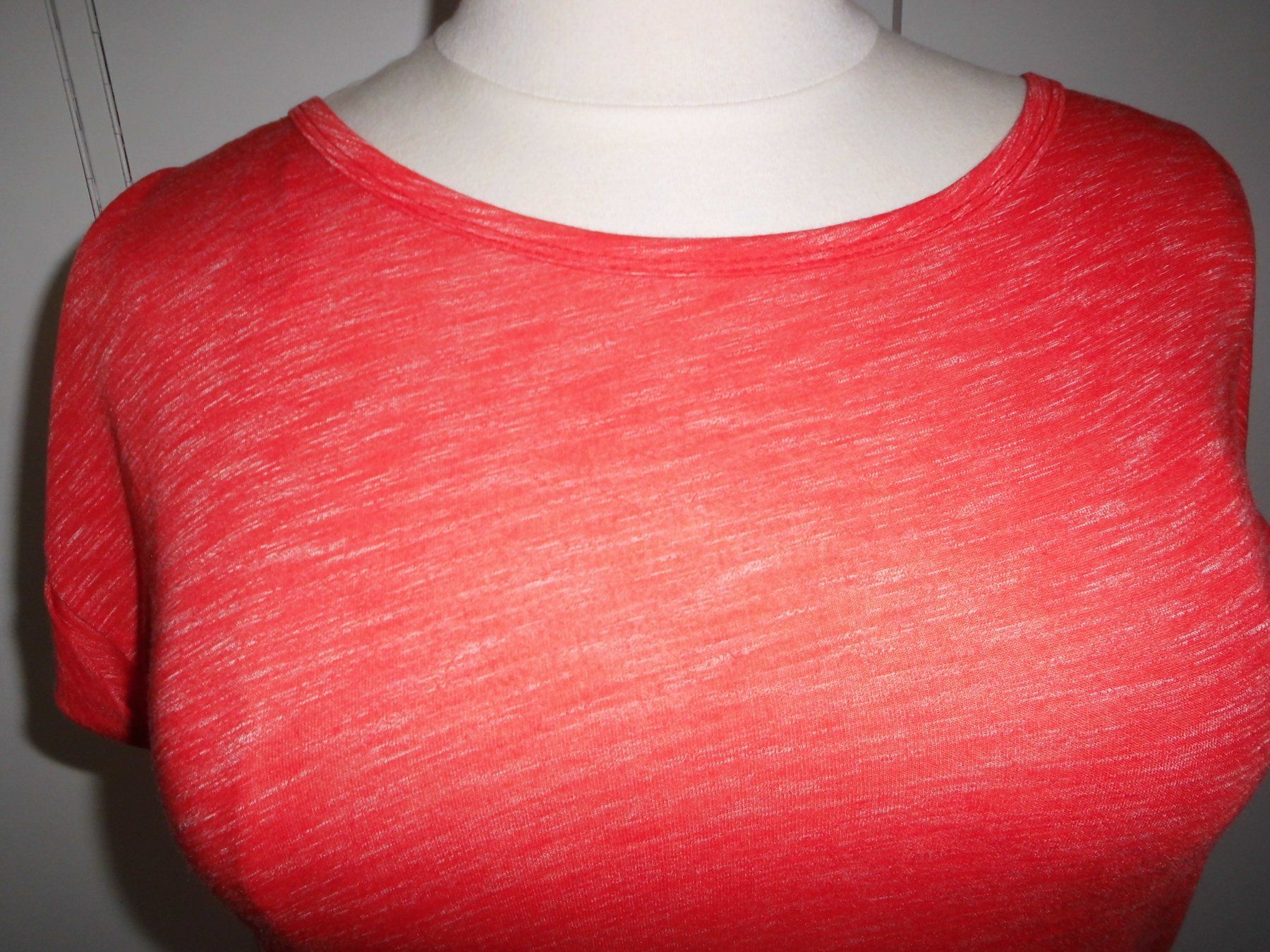 T-shirt: T-shirt rouge M/L – Nuovo (secondo la descrizione) da Marin-Epagnier venduto da Madja 1
