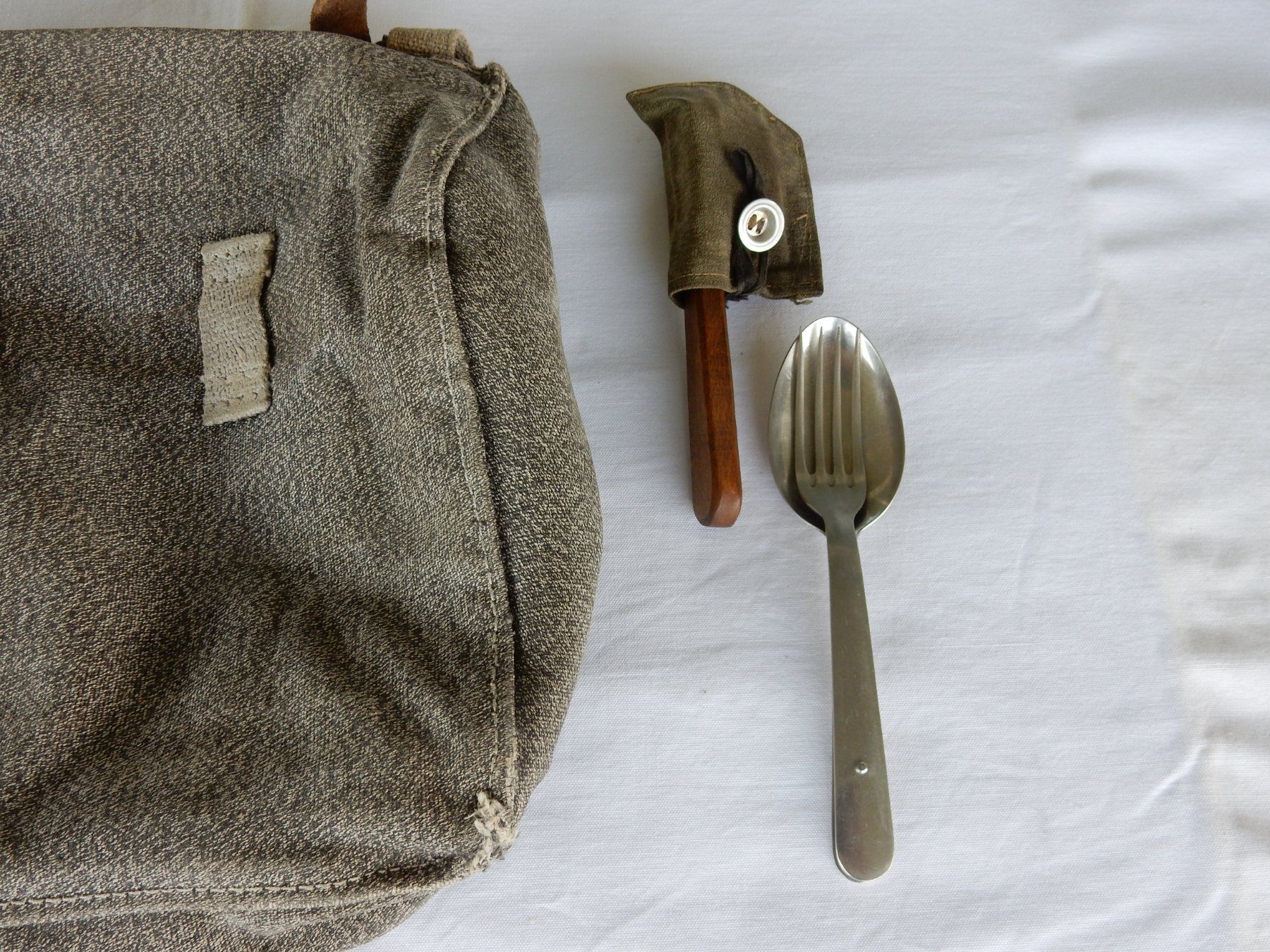 Schweizer Armee Borse: Original Schweizer Militär Brotsack, Lederschlaufe. – Usato da Neuenegg venduto da wisteibe 3