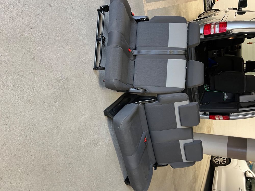 Aufbewahrungsbox Für Autositzlücke Im VW Caddy Maxi 5 (2020-2024) – Organizer Für Smartphone, Schlüssel & Snacks, Mit Ladekabelloch