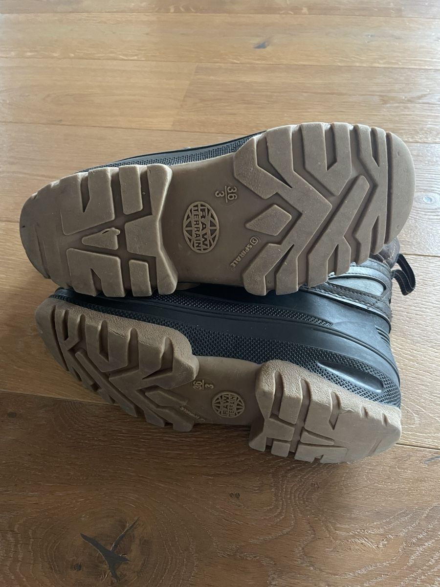 Chaussures garçon: Winterschuhe / Schneeschuhe – D'occasion à Aarwangen par erd_ngx8 3