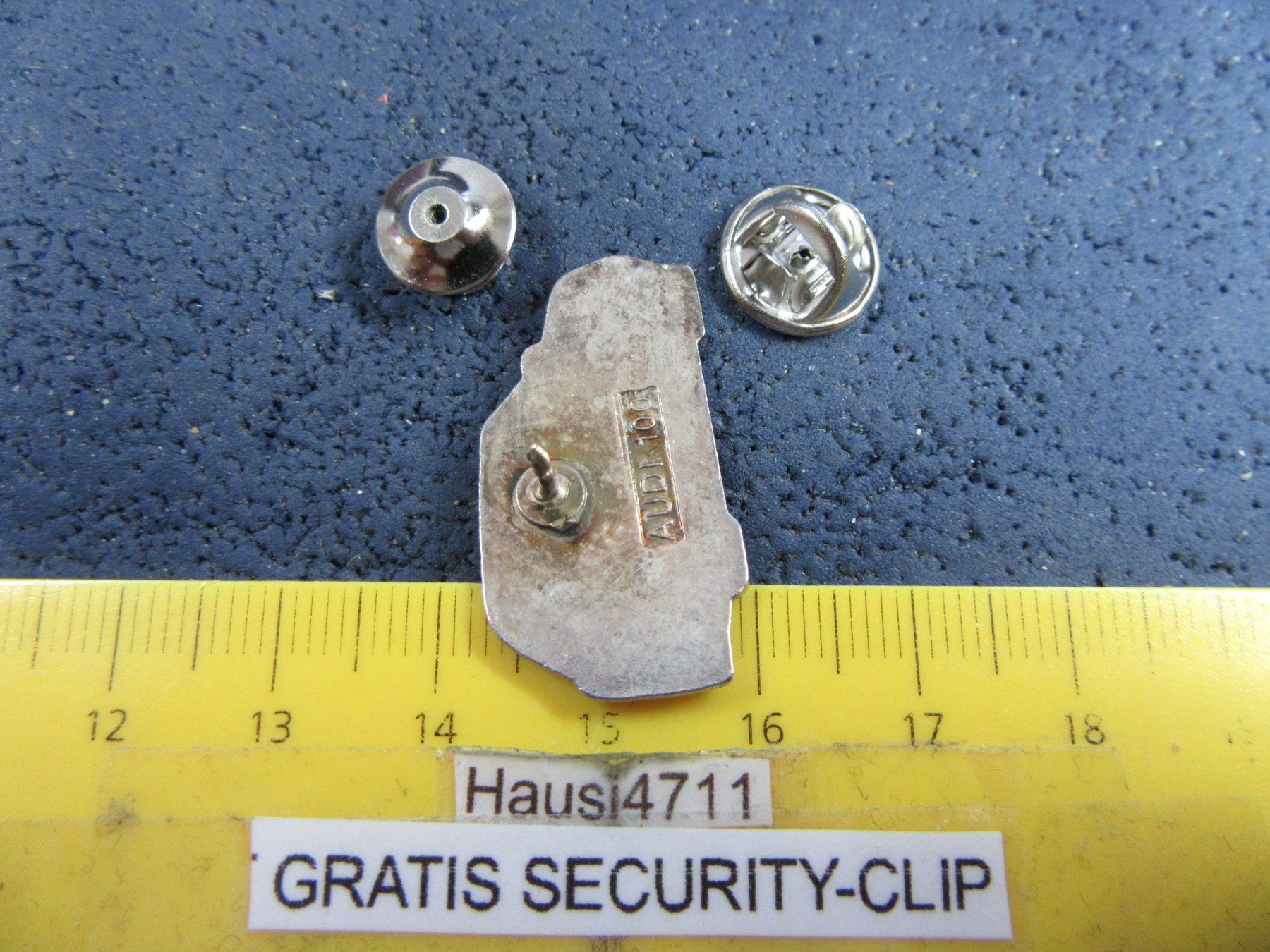 Audi Placchette & Badge: AUDI 100 AUTO PIN ENAMEL MIT SECURITY-CLIP VINTAGE – Usato da Ettingen venduto da Hausi4711 1