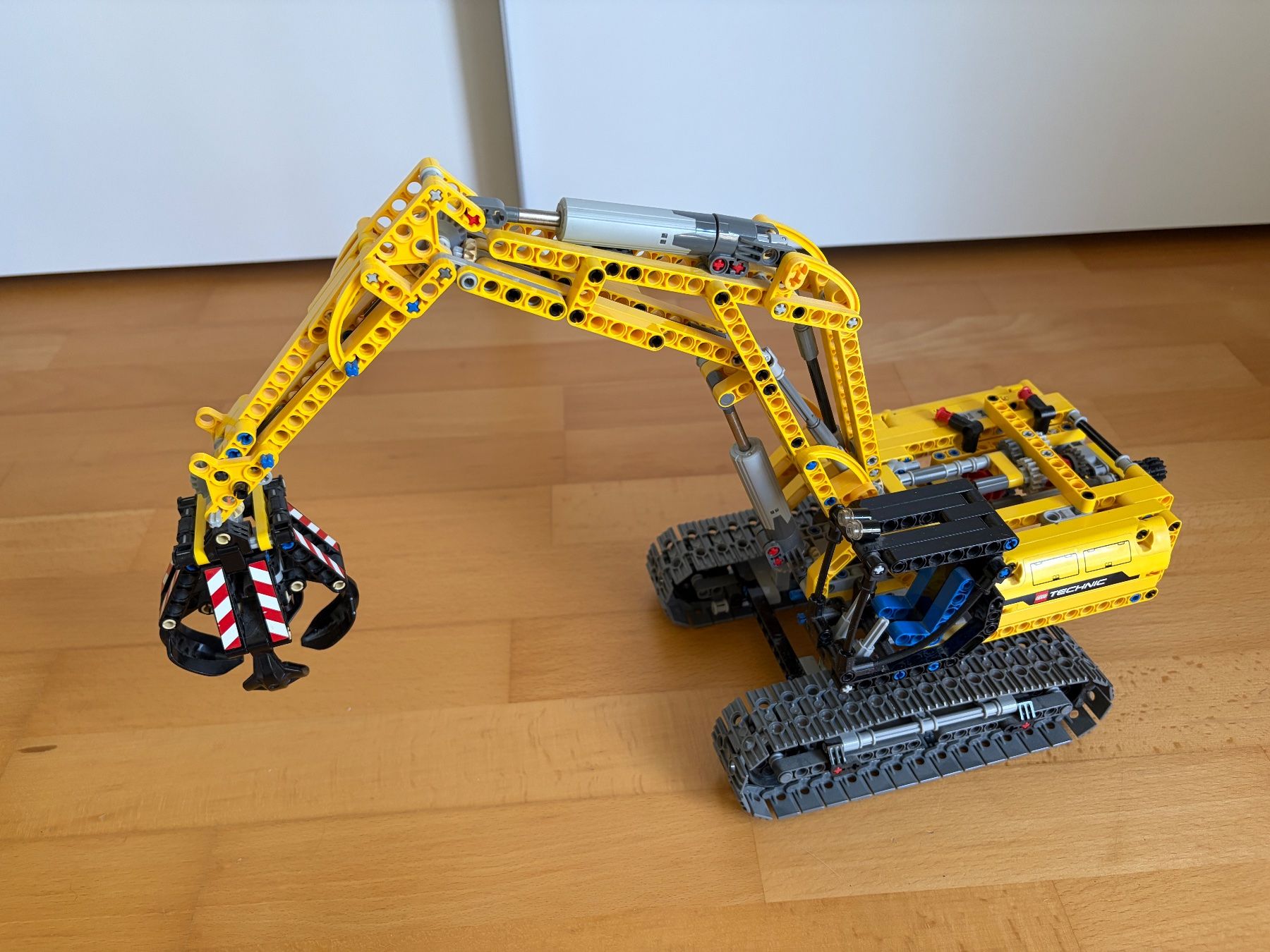 Technics Kit di costruzioni: LEGO 42006 Raupenbagger – Usato da Embrach venduto da paumer-12