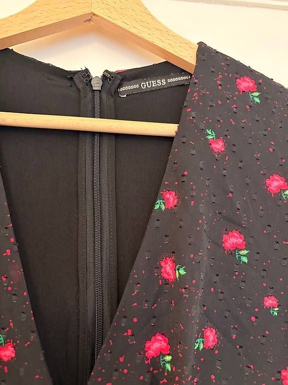 Robes: Guess, langes Kleid mit Blumen Gr. S – D'occasion à Basel par yet_7svp 2