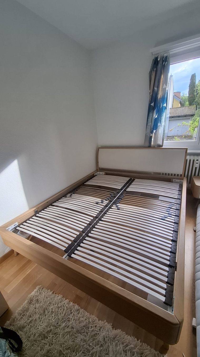 Pfister Letti: Doppelbett Buche mit passendem Nachttisch dazu – Usato da Bern venduto da hei_kk5n 1