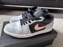 Air Jordan 1 Low Sneakers Schwarz Grau Rosa Gr. 43