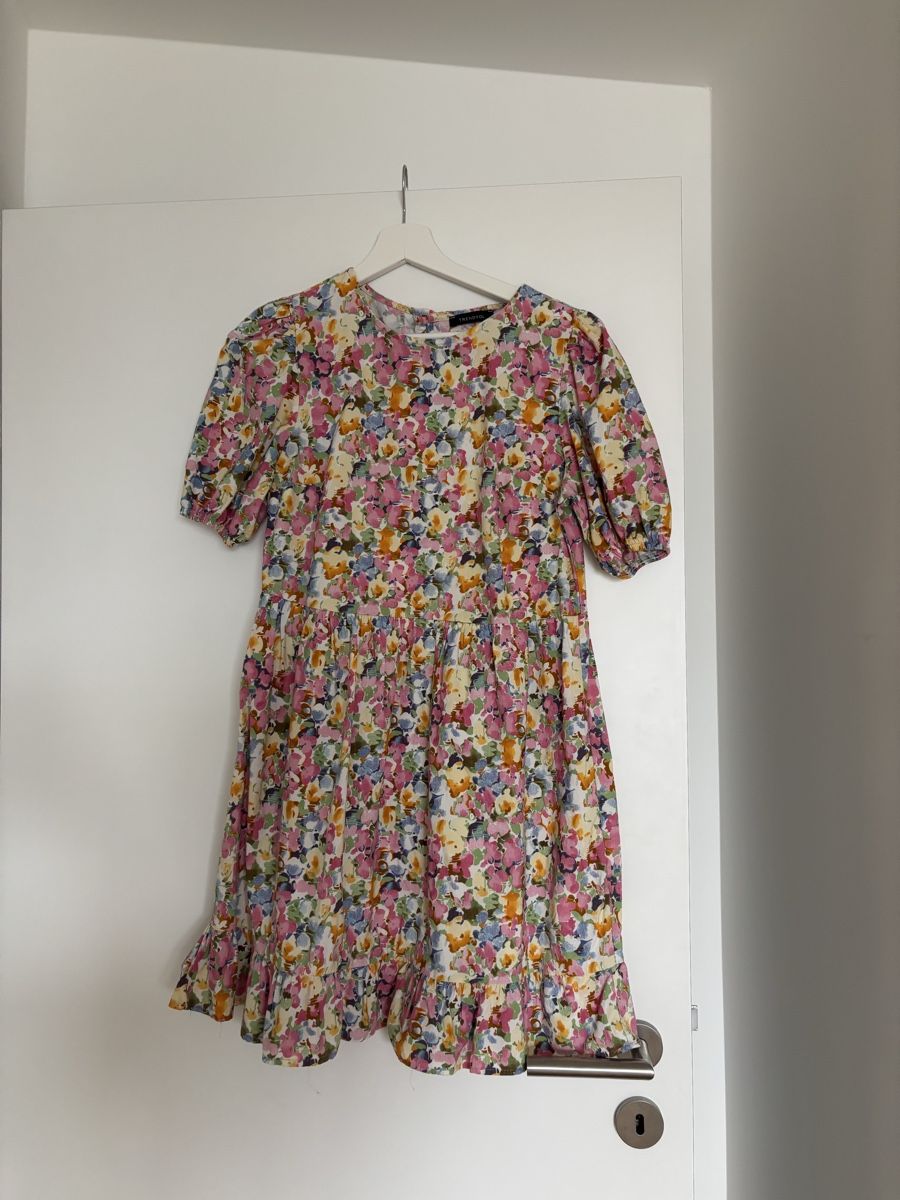 Vestiti: Kleid Gr. 36 mit Blumenmuster – Usato da Oberhofen Thun'see venduto da janine.70