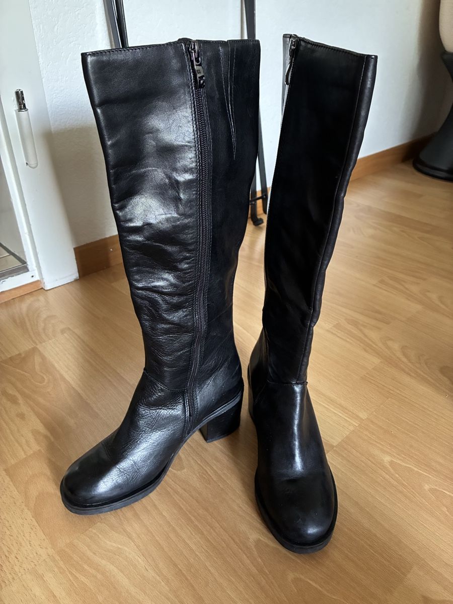 Scarpe da donna: Bottes en cuir noir Caprice – Usato da Biel/Bienne venduto da Lianumi 1