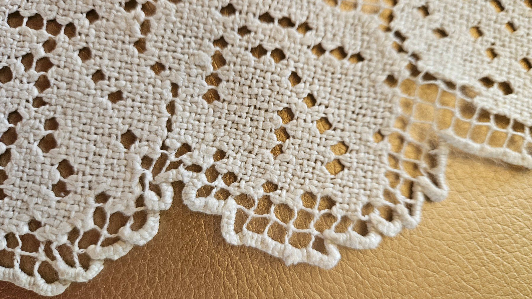 Altra biancheria da tavola: Spitzendeckchen Spitzendeckeli D32 cm Deckeli Hellbbeige – Usato da Gossau ZH venduto da LeoniesDeko 4
