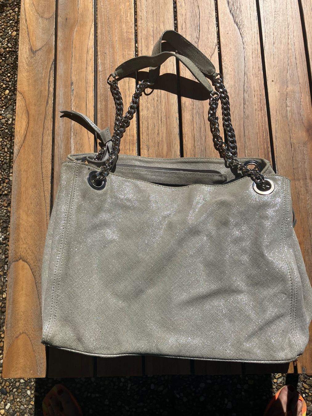 Sac &agrave; main argent&eacute; (D'occasion) &agrave; Chavannes-des-Bois pour CHF 25 &ndash; avec