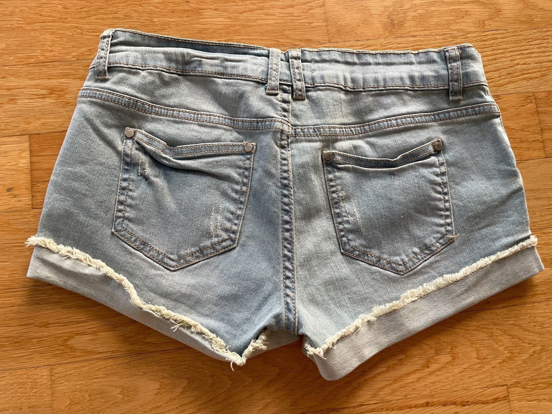 Jeans: Jeans Shorts Gr. S – Usato da Möhlin venduto da Halylea 2