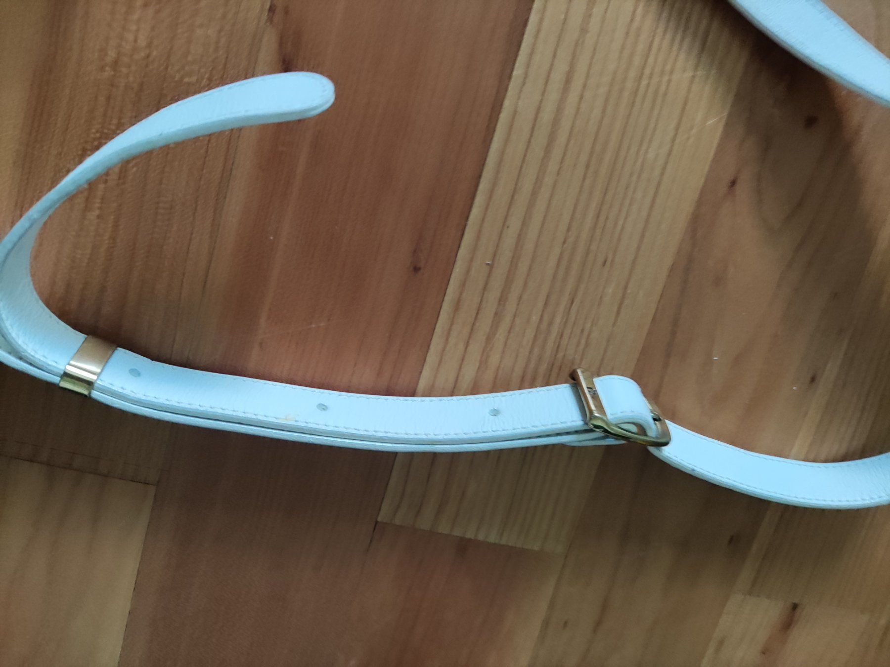 Aigner Taschen für Damen: AIGNER Umhängetasche Leder weiss – Gebraucht aus Solothurn von Csw1 7