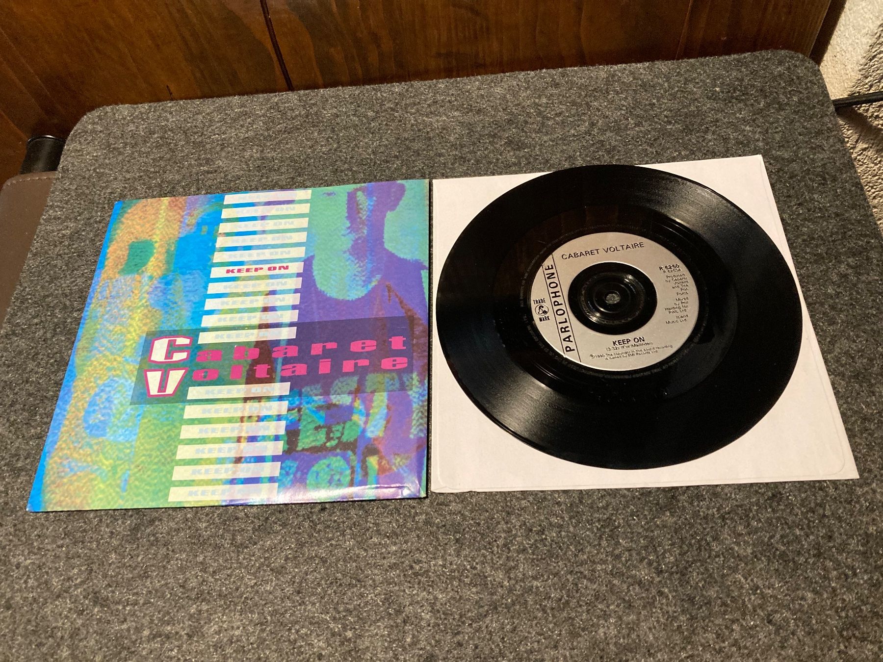 Dischi in vinile: Cabaret Voltaire - Keep On – Usato da Fribourg venduto da Karushi