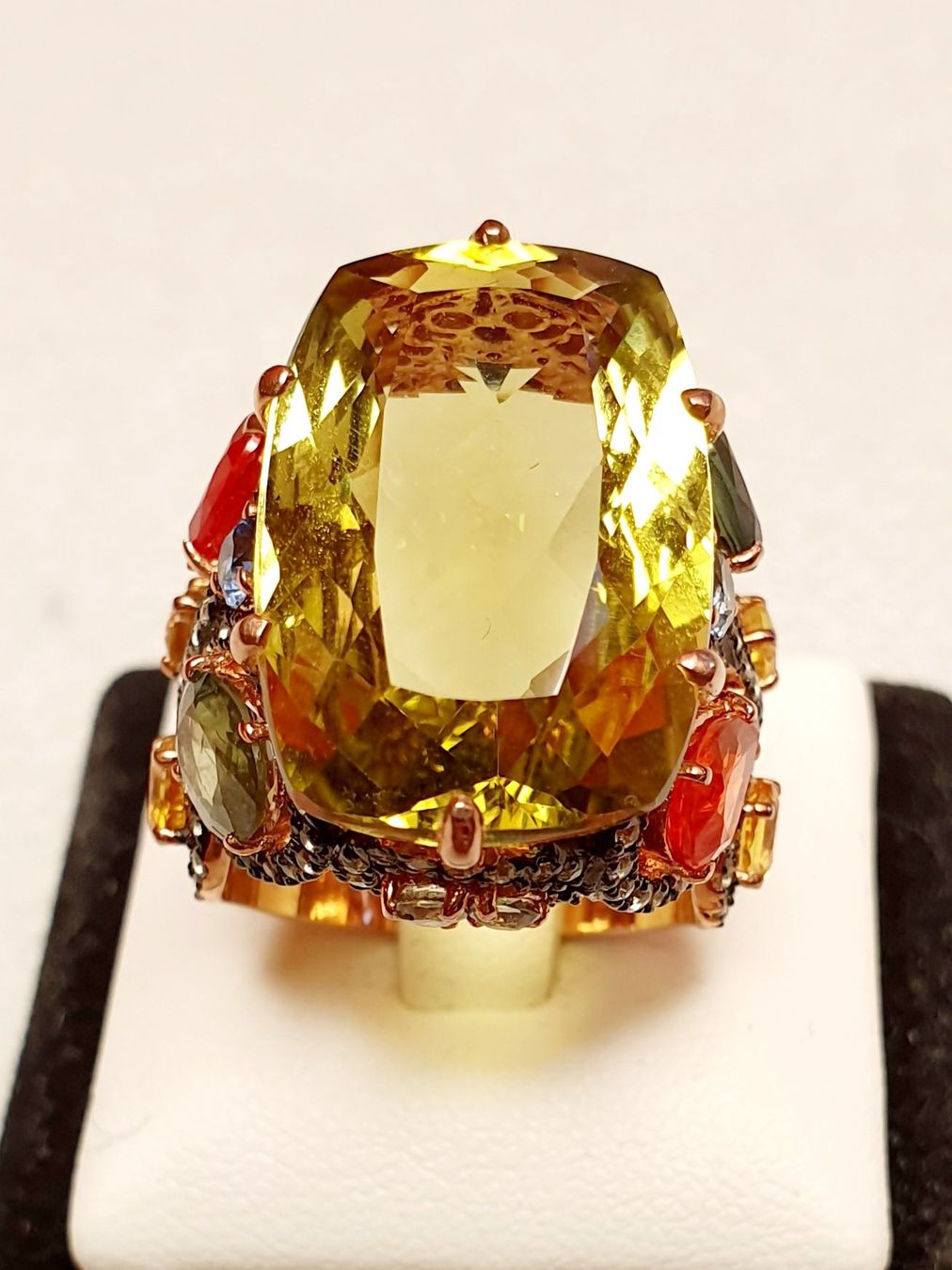 Anelli: Verspieltes Statement Ring mit Zitrin und Edelsteinen – Nuovo e nell'imballaggio originale da Zürich venduto da adriben 2
