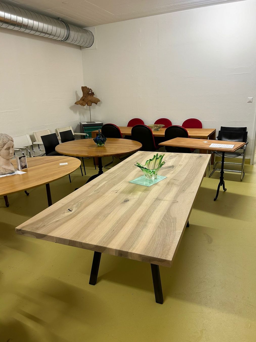 Tables: massiver Esstisch,  Nussbaum – Neuf (Voir description) à Zürich par Reni8048