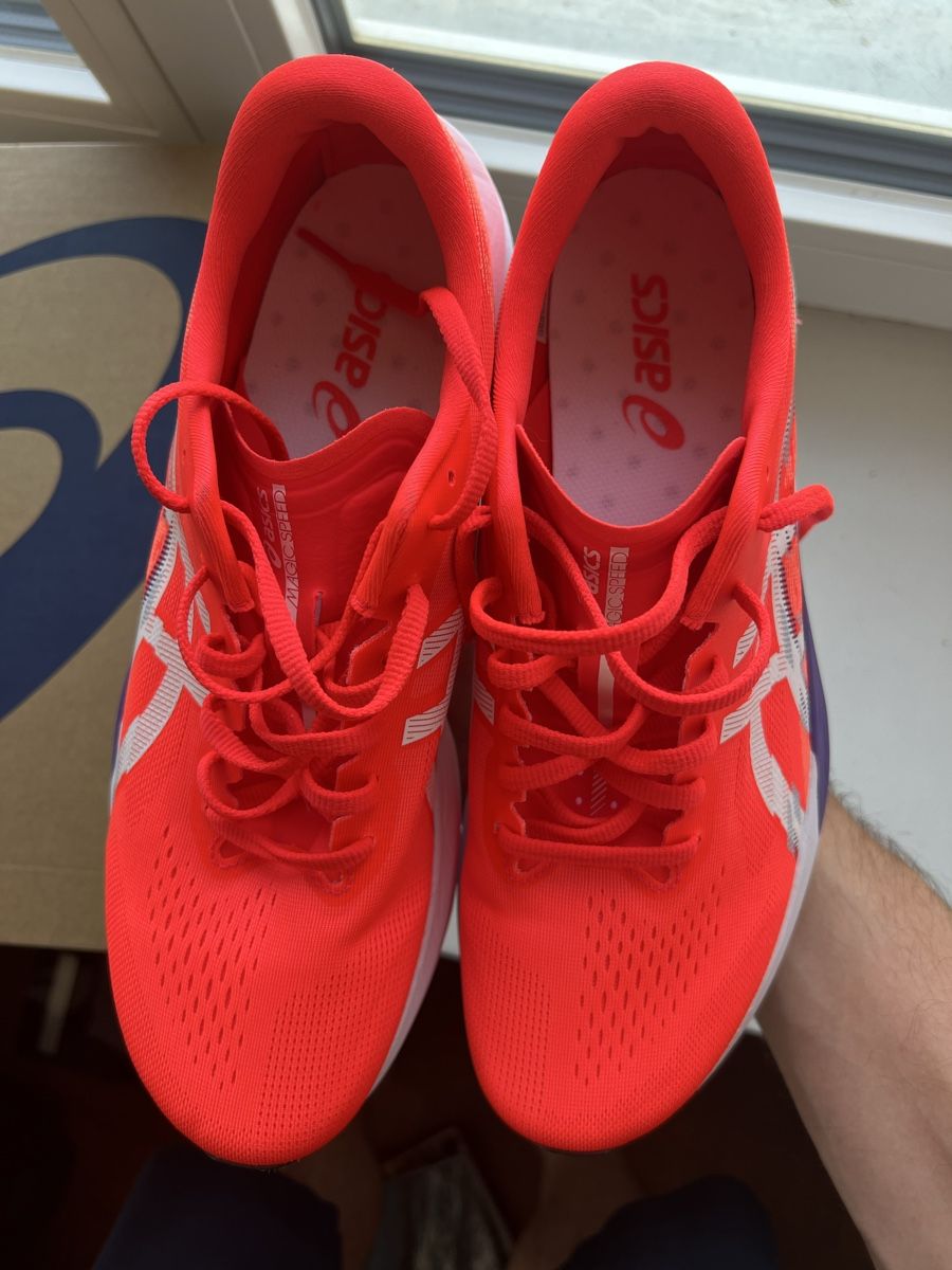 Asics Scarpe da uomo: Asics Magic Speed 4, Grösse 45, neuwertig, Originalverpackun – Nuovo e nell'imballaggio originale da Opfikon venduto da den_g2m2