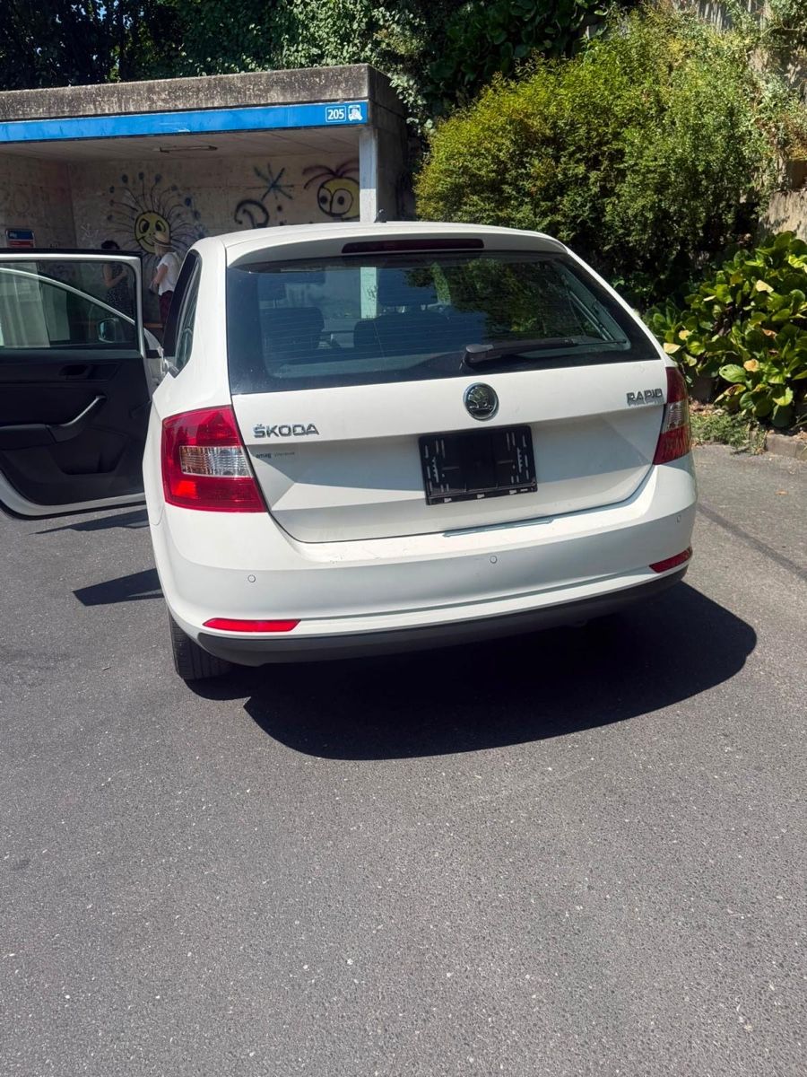 Skoda Autos: Skoda Rapid Hatchback White Used Condition – D'occasion à Thalwil par 0041angel 1