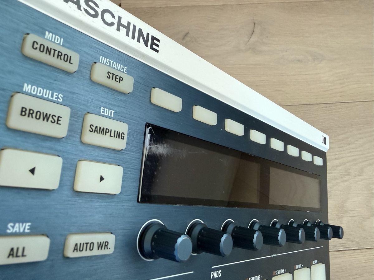 Native Instruments Strumenti musicali: Native Instruments Maschine MK2 White – inkl. Software – Usato da Zürich venduto da gue_cfb6 3
