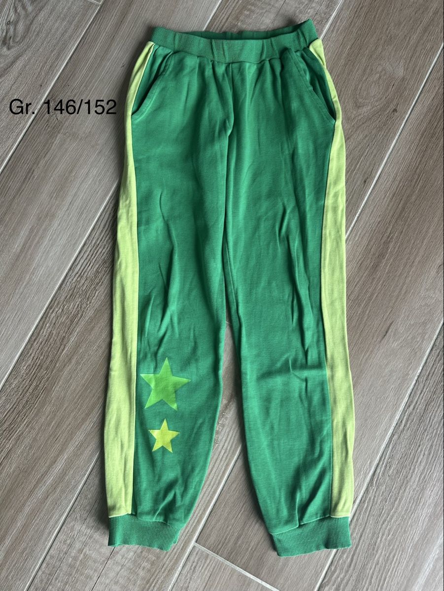 Pantalons: Schwiizergoofe Trainerhose Gr. 146/152 – D'occasion à Rudolfstetten par Joyw