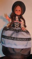 SCHÖNE ZÜRCHER -DAME-MIT ZÜRCHER-TRACHT-24 CM x13 CM-(UNTEN)
