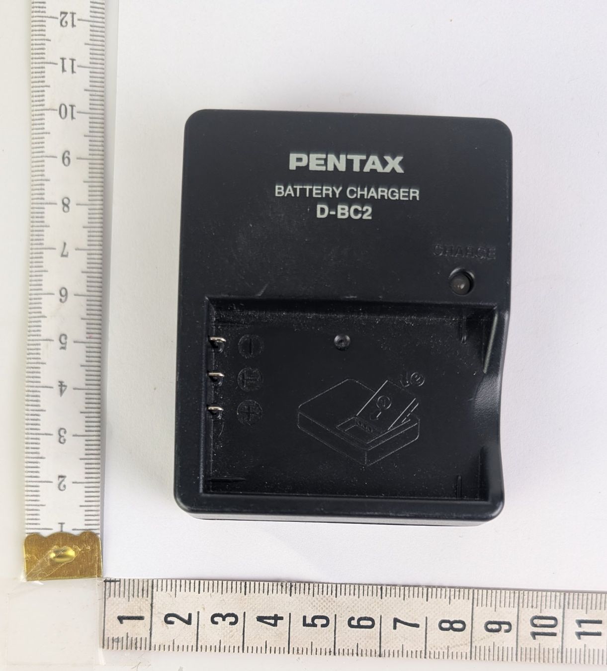 Pentax Altri Accessori: Pentax D-BC2 Akku Ladegerät - Top Zustand – Usato da Zürich venduto da axolottchen