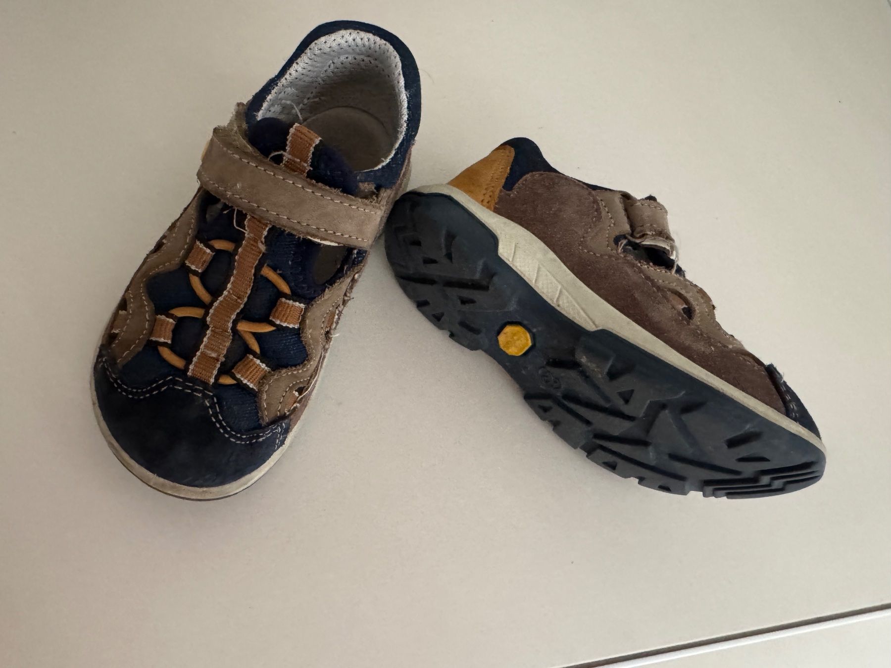 Scarpe per ragazzi: Sandalen Grösse 23 – Usato da Langenthal venduto da chirlis 1