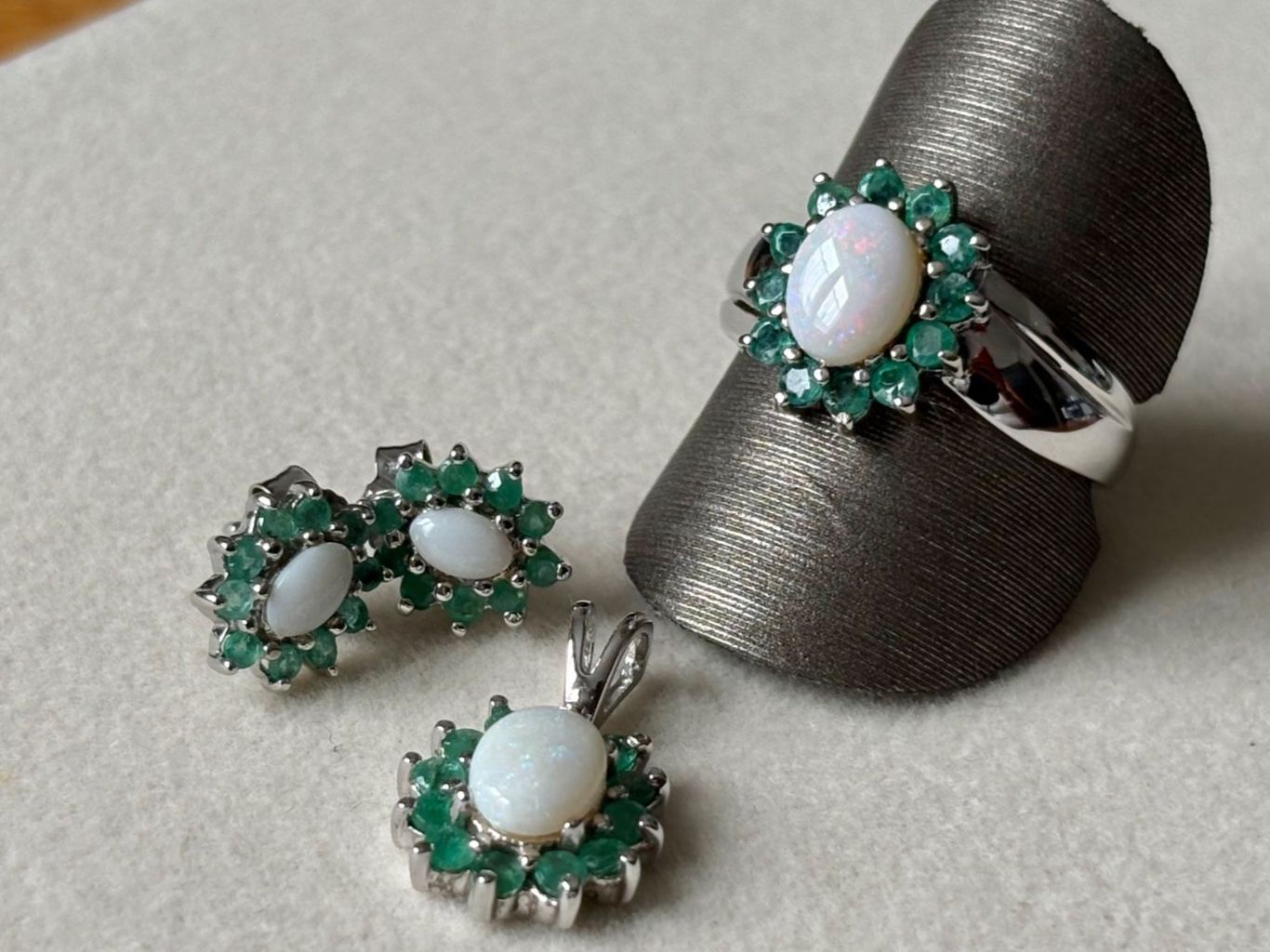 Anelli: Set aus Opal und Smaragde, Silber 925, Gr. 58 – Nuovo (secondo la descrizione) da Brugg AG venduto da lau_9rvy 1