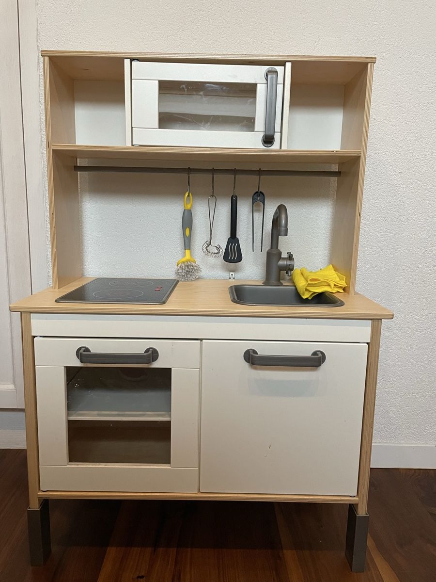 Ikea Jouets: Kinderküche mit Zubehör  – D'occasion à Fehraltorf par Nadja0205