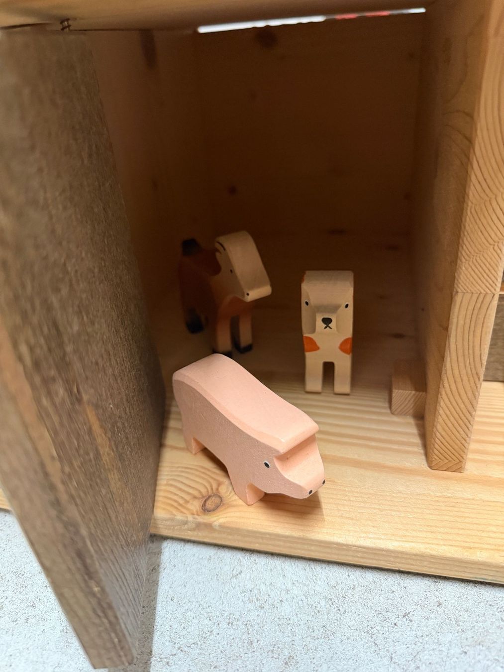 Spielhäuser: Holzhaus mit Tieren – Gebraucht aus Thalwil von leuenban 6