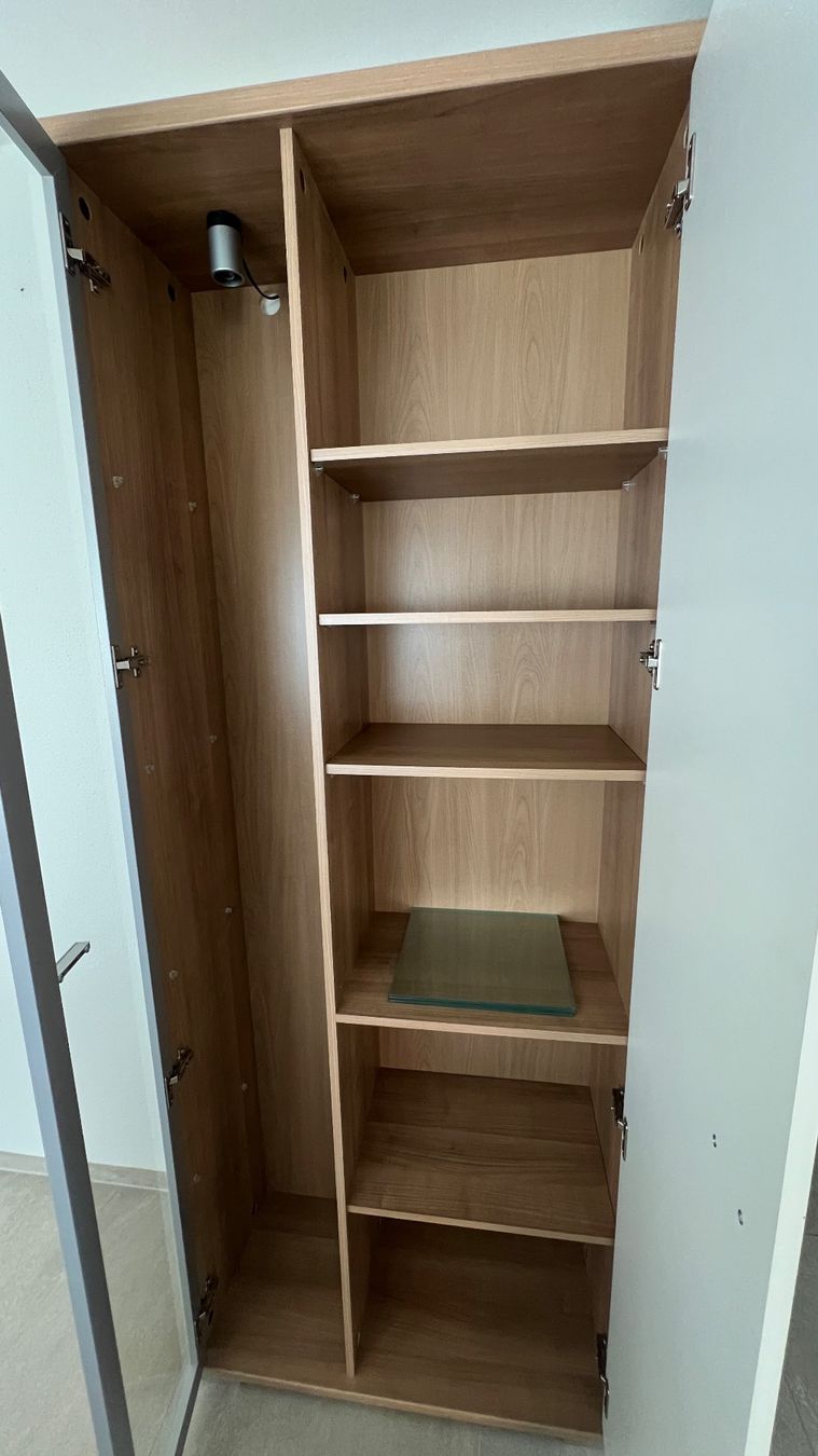 Vetrine: Wohnzimmerschrank (Geschirrschrank) mit Glasvitrine – Usato da Rothrist venduto da Digibobi 2