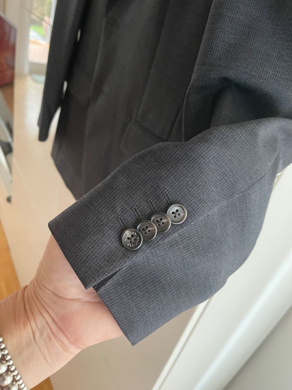Tommy Hilfiger Completi: Anzug Tommy Hilfiger – Usato da Hätzingen venduto da Limao 7