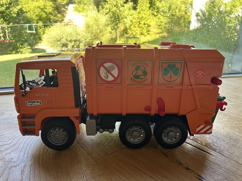Giocattoli: Bruder Müllwagen orange – Usato da Gretzenbach venduto da cap_5vd6