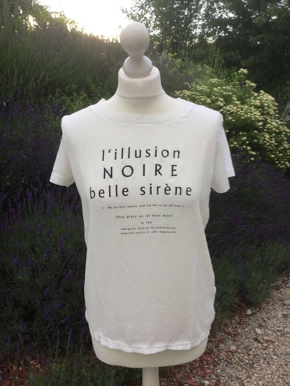 T-Shirts: T-shirt blanc Inscriptions BROADWAY – Gebraucht aus Agiez von chouchanelle