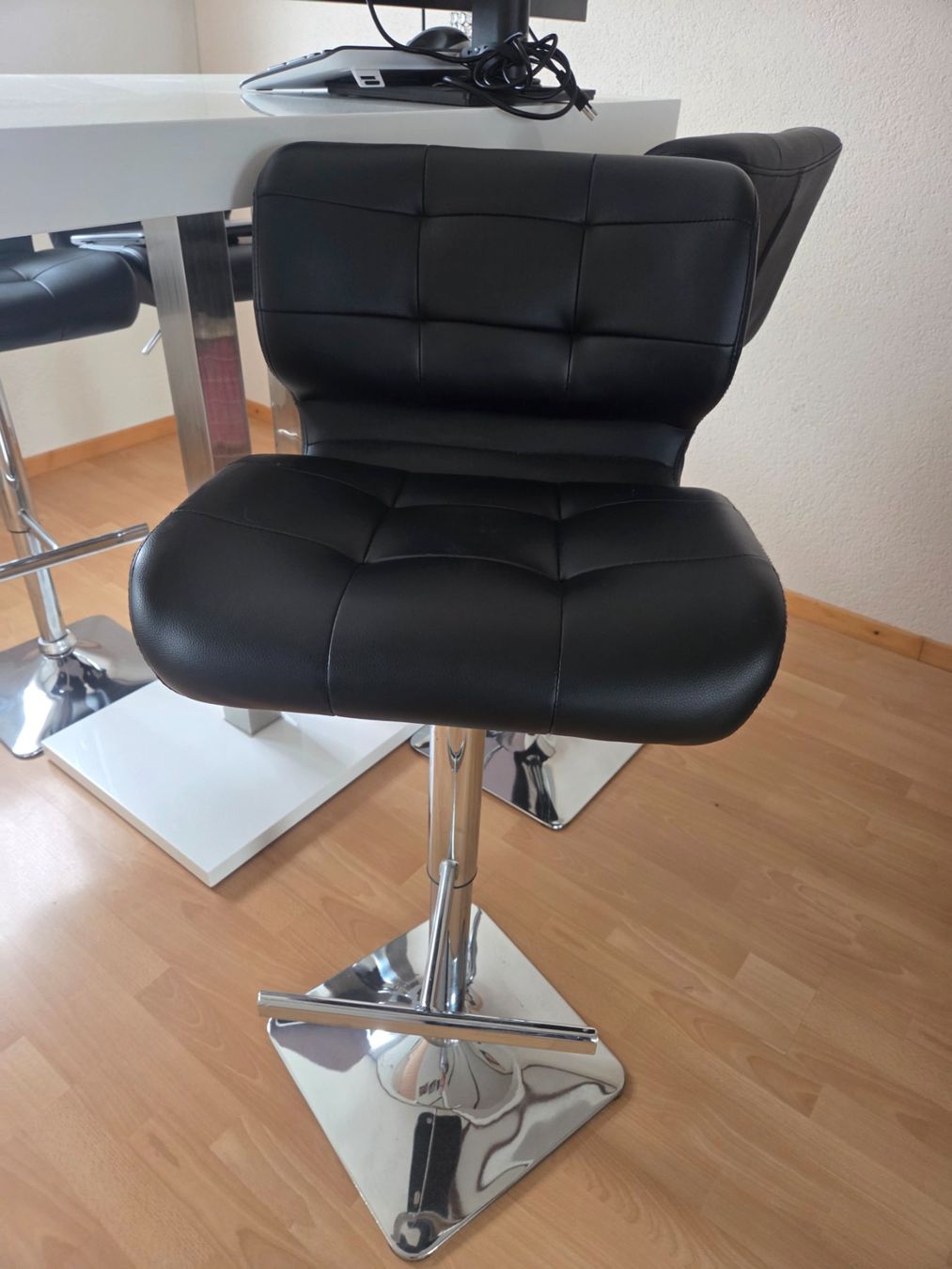 Tavoli: Bartisch weiss hochglanz mit Stühlen – Usato da Wolfwil venduto da Paco04 3