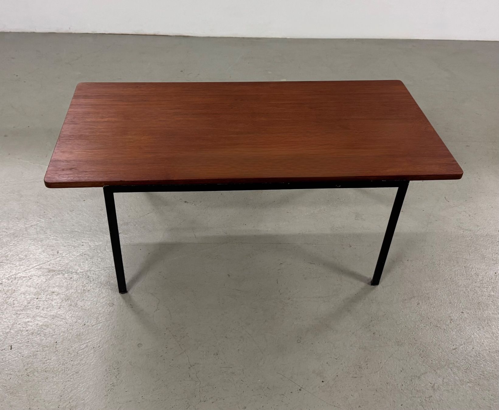 Knoll Tavoli: Teak Sofatisch Florence Knoll 50er – Usato da Basel venduto da MidMod20C 1
