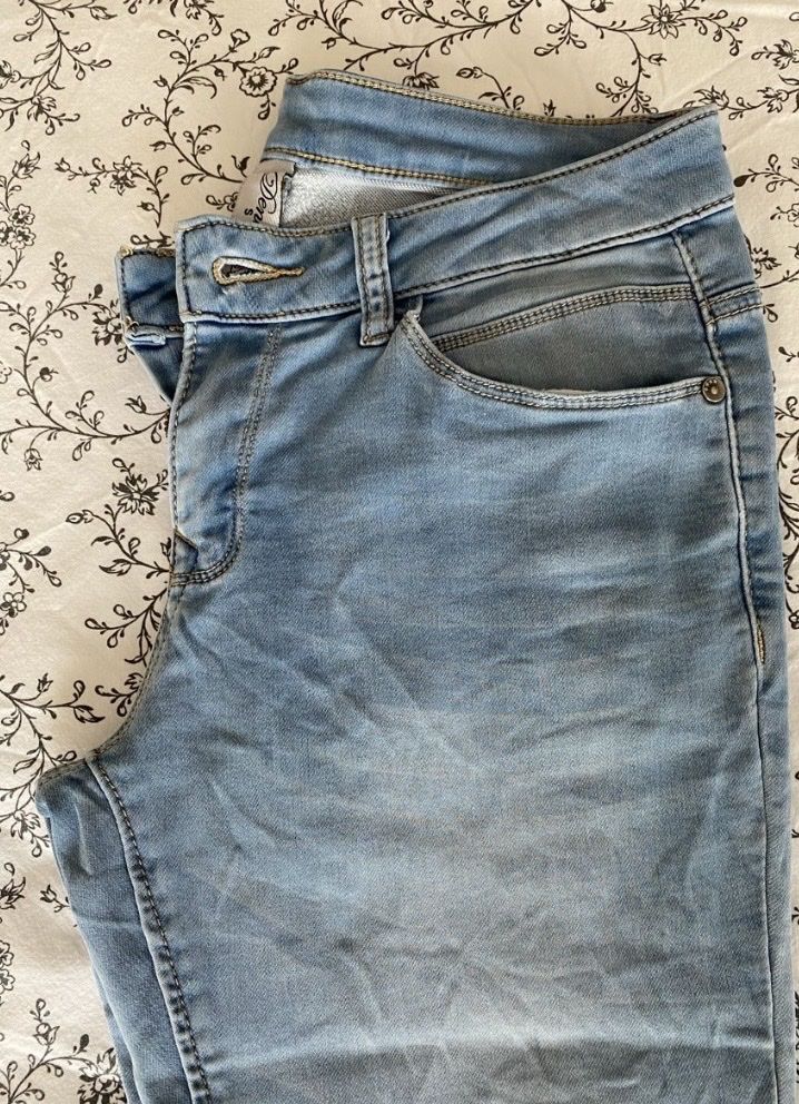 Jeans: Bequeme Jeans – Gebraucht aus Ennenda von mar_kz98 2