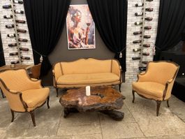 Antikes Sofa und zwei Sessel gold gemustert Holzgestell