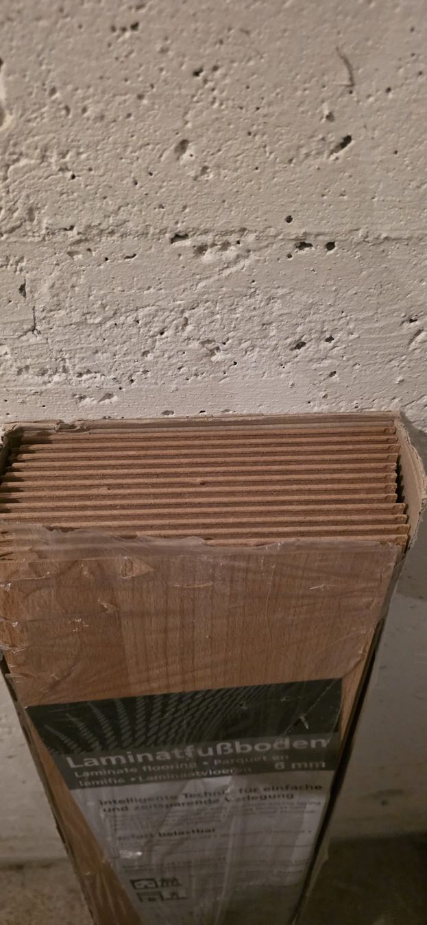 Rivestimenti per pavimenti: Laminatfussboden - Holzoptik – Usato da Bern venduto da KavIndustries 2