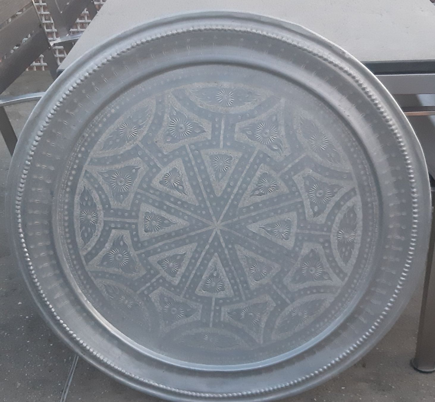 Servierplatten: Tablett Durchmesser 87cm – Gebraucht aus Rupperswil von jur_5ywx